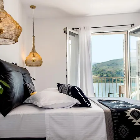 A & B Minimal Suite Ιι With Sea View In Argostoli Exterior photo
