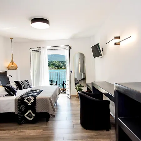A & B Minimal Suite Ιι With Sea View In Argostoli Exterior photo